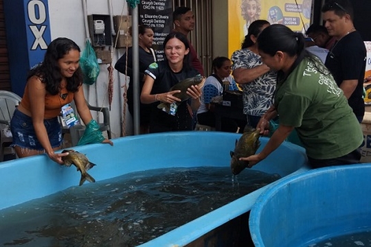 Ação teve por objetivo divulgar o curso para a população e obter informações sobre o pescado comercializado durante a Semana Santa.